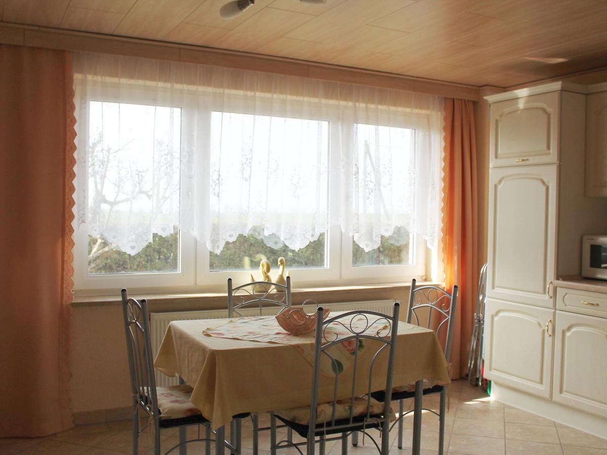 Comfy Farmhouse In Brusow With Garden Kröpelin Buitenkant foto